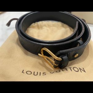 Louis Vuitton dark navy belt. Perfect condition